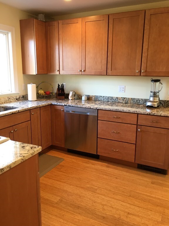 637 Lagrange St, West Roxbury, MA 02132 - photo 3