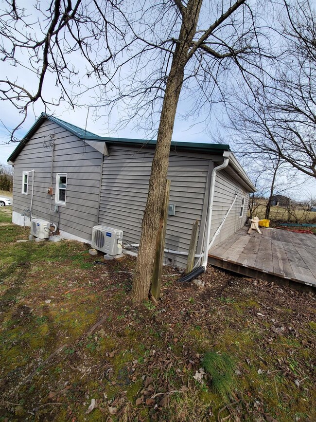 444 Goddard St, Harrodsburg, KY 40330 - photo 4