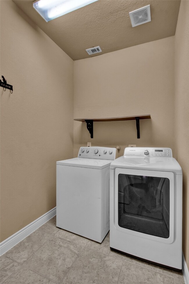 4811 Magnolia Bend Dr, Rosharon, TX 77583 - photo 6