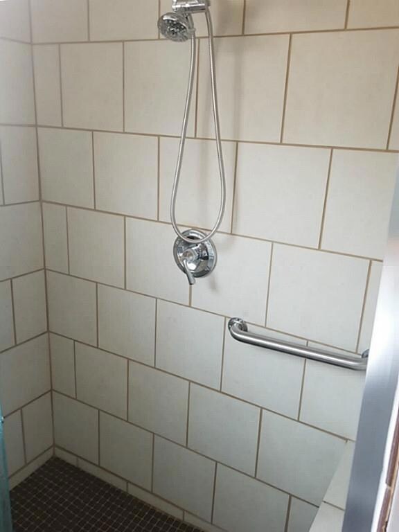 1727 Mosher Ln, Houston, TX 77088 - photo 7