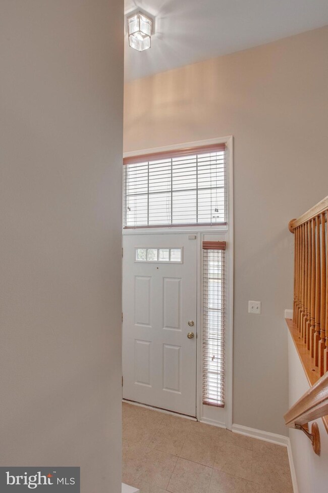 570 Tuliptree Square NE, Leesburg, VA 20176 - photo 5