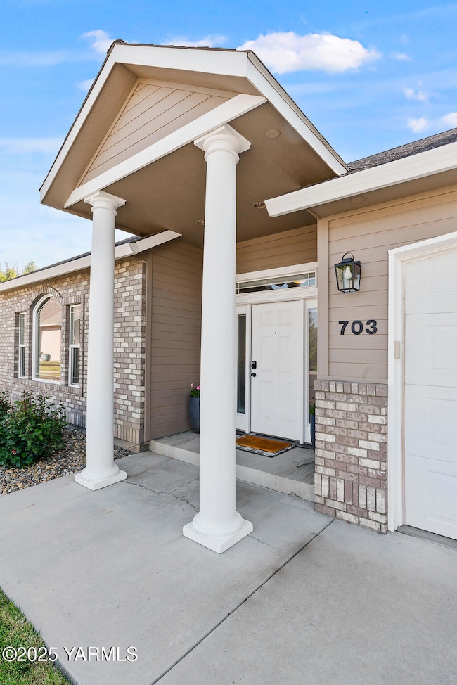 703 S 87th Ave, Yakima, WA 98908 - photo 2