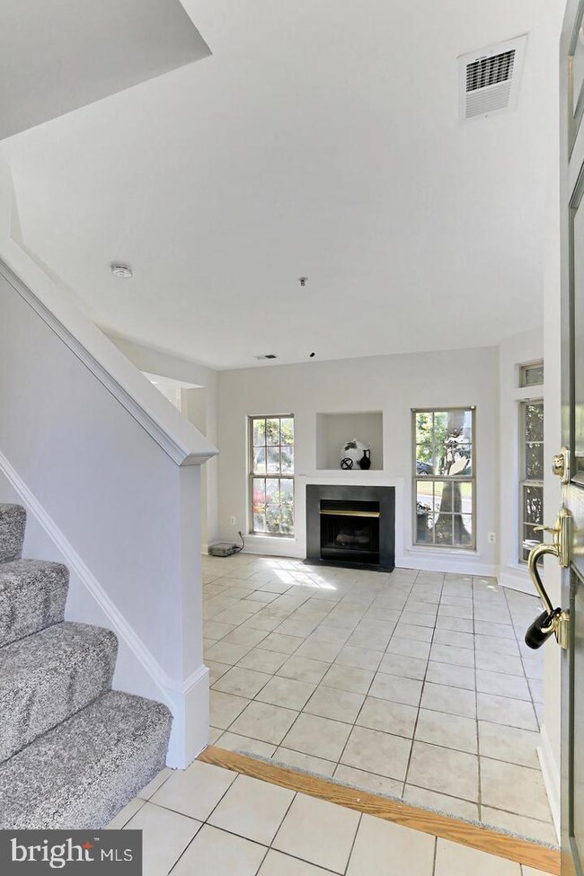 46341 Pryor Square, Sterling, VA 20165 - photo 4