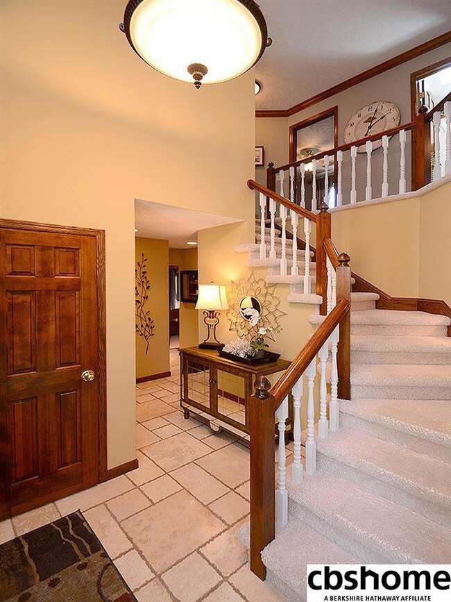 6 panel doors. Decorator colors and high end finishes throughout.