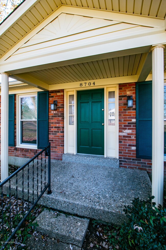 8704 Michael Ray Dr, Louisville, KY 40219 - photo 3