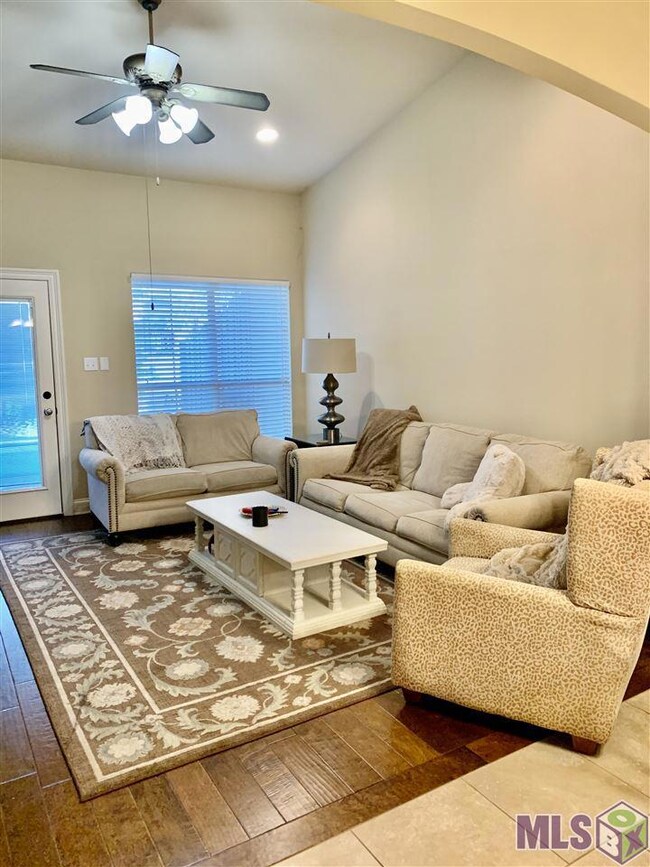 17847 Spring Creek Dr, Baton Rouge, LA 70817 - photo 2