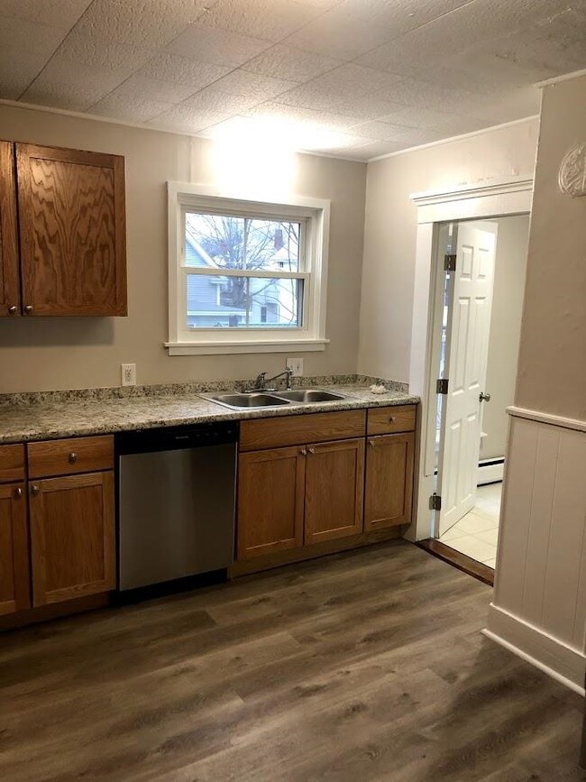 85-87 Summer St, Claremont, NH 03743 - photo 4