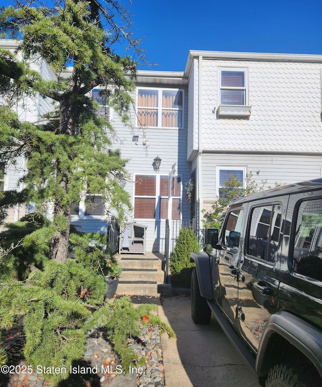 17 Lorraine Loop, Staten Island, NY 10309 - photo 2