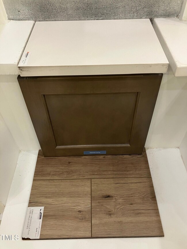 114 RWO FM - Kitchen Island Photo