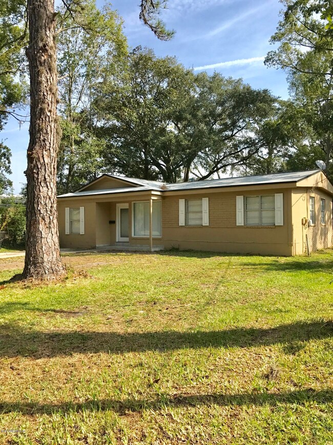 1833 Ryar Rd, Jacksonville, FL 32216 - photo 2