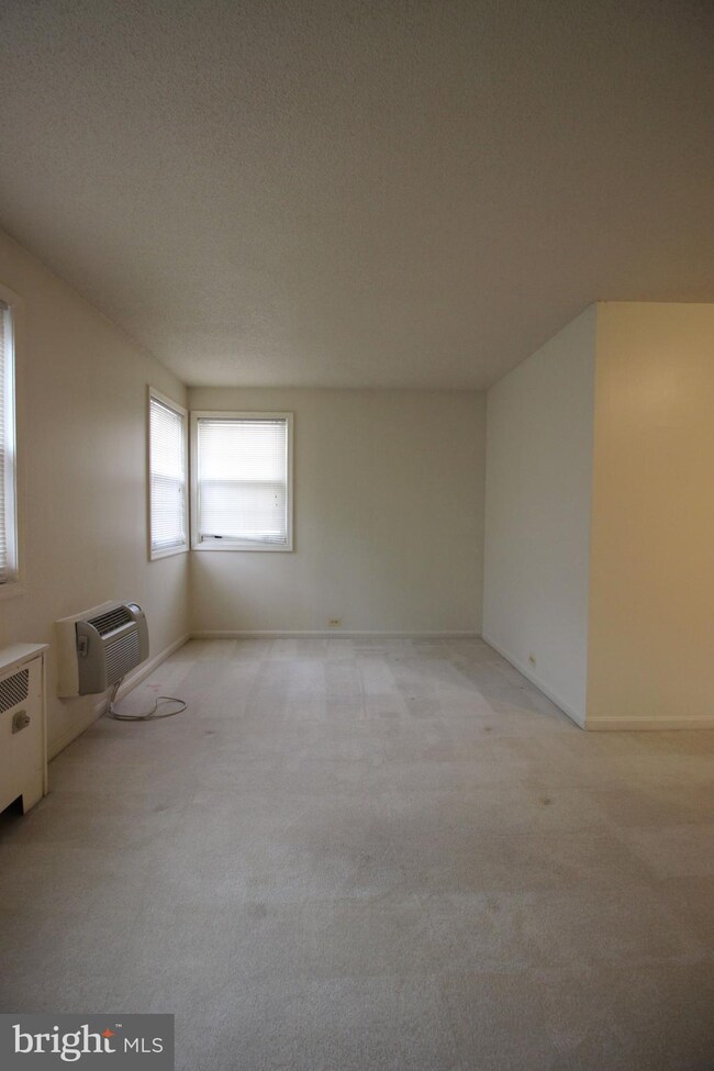 4322 2nd Rd N unit 43222, Arlington, VA 22203 - photo 2