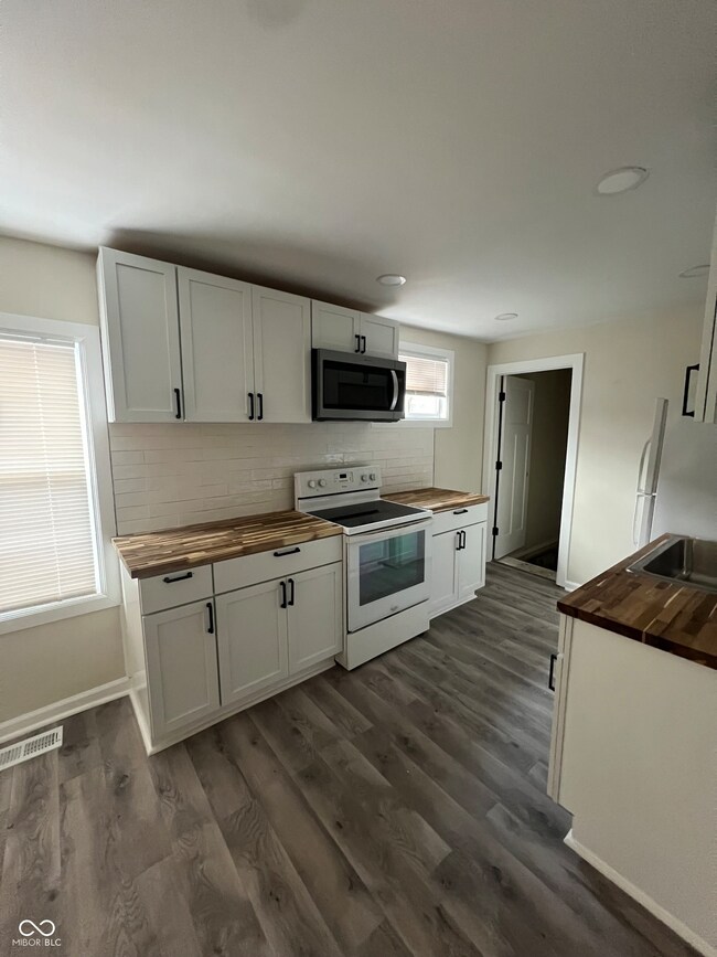 2522 E 16th St, Indianapolis, IN 46201 - photo 3