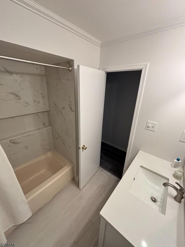 21 Teaberry Dr, Edison, NJ 08820 - photo 5