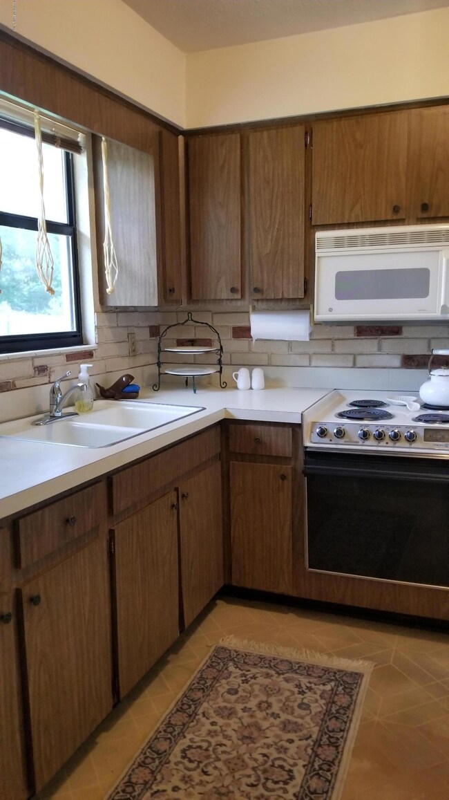 6807 Blanco Ct, Jacksonville, FL 32210 - photo 6