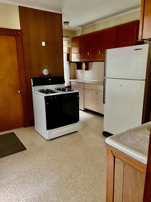 6 Spring St, Turners Falls, MA 01376 - photo 2