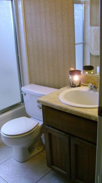 Guest bath.