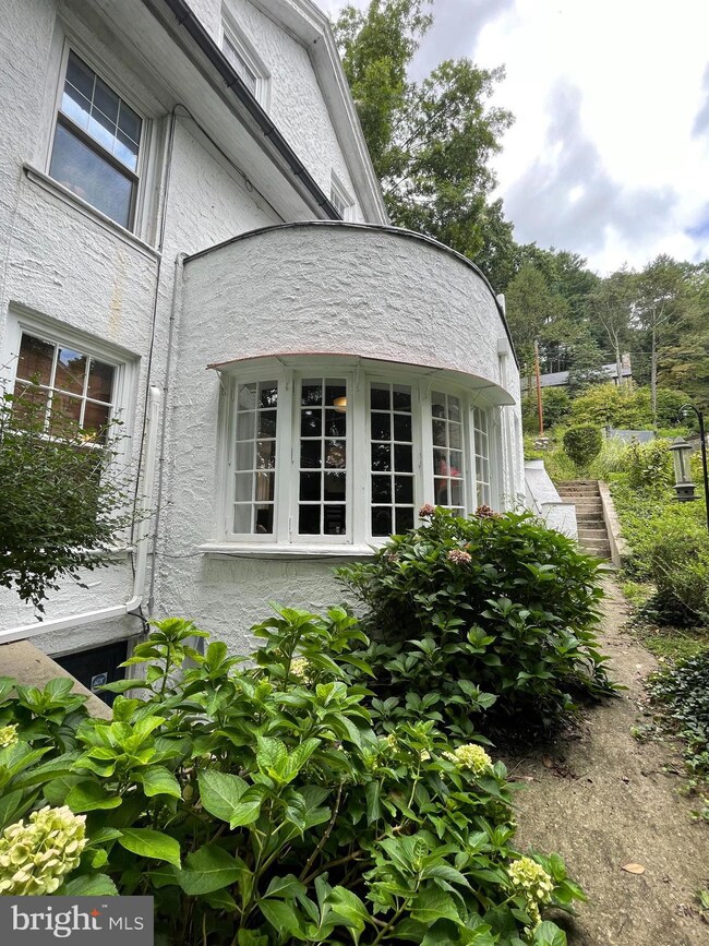 1718 Eckert Ave, Reading, PA 19602 - photo 3