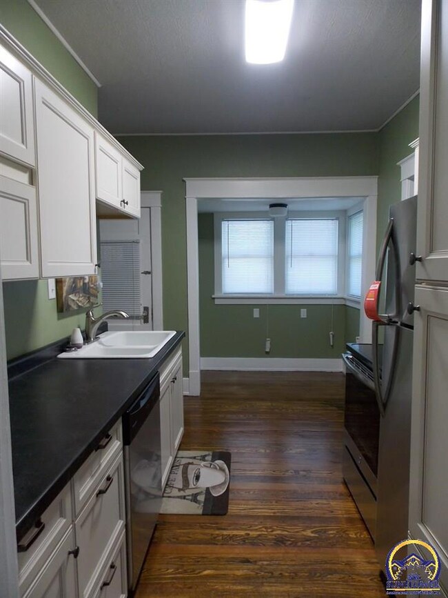 233 SW Elmwood Ave, Topeka, KS 66606 - photo 5