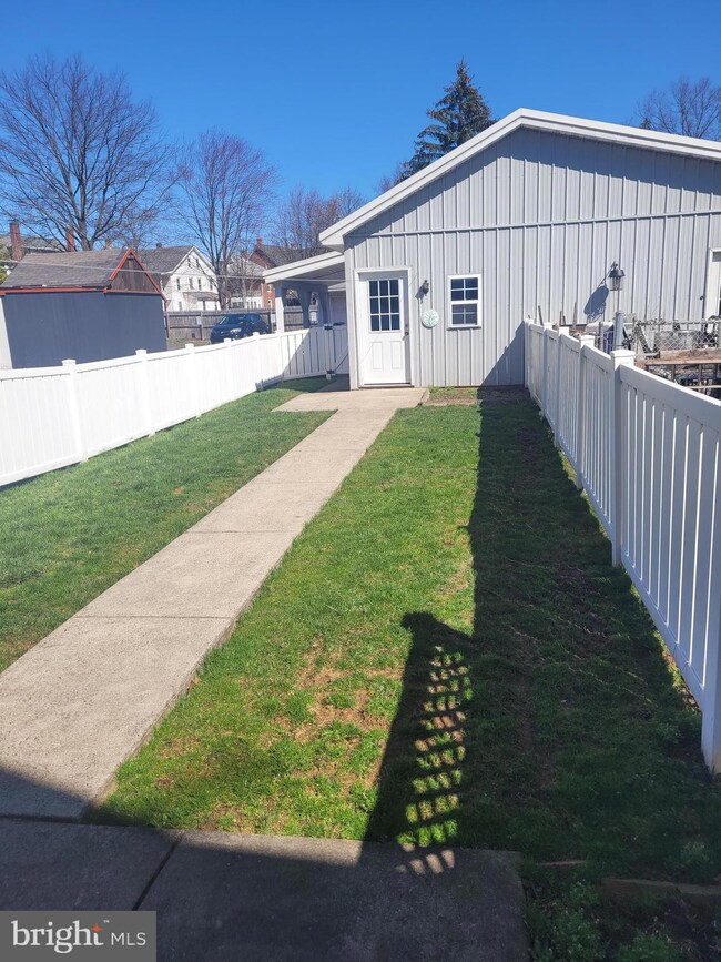 21 S 4th St, Souderton, PA 18964 - photo 7