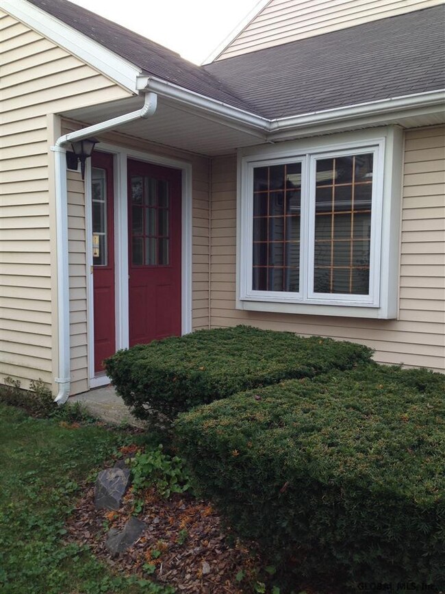 8 Standish Dr, Glenmont, NY 12077 - photo 2