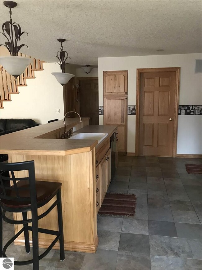 302 Red Maple Ln, Shepherd, MI 48883 - photo 5