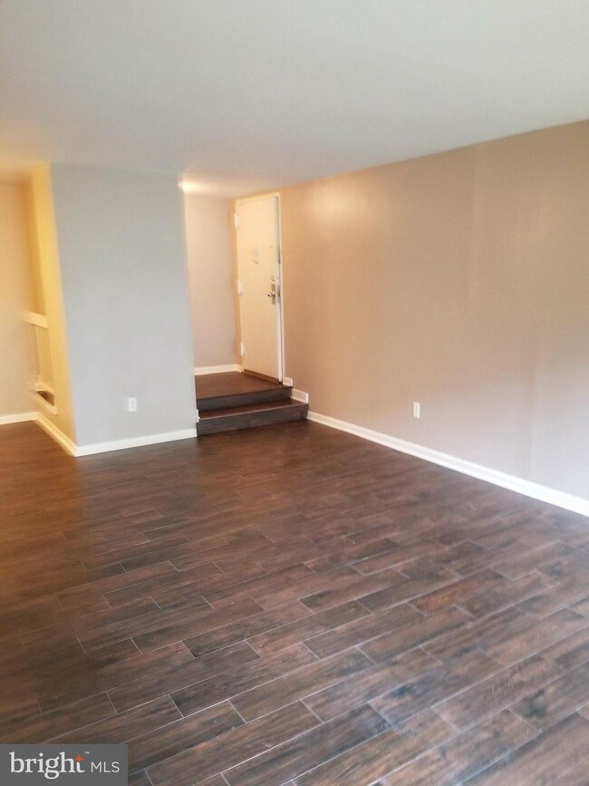 11220 Chestnut Grove Square unit 121, Reston, VA 20190 - photo 3