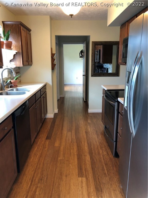 108 Timberlake Cir, Scott Depot, WV 25560 - photo 7