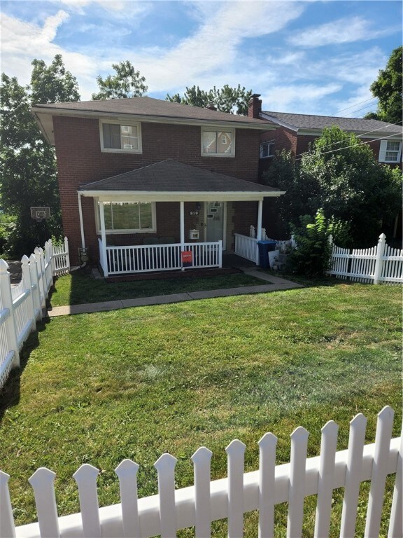 fenced front yard with main entry to the house
