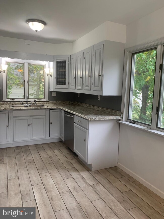 411 Carrie St, Ashland, PA 17921 - photo 7