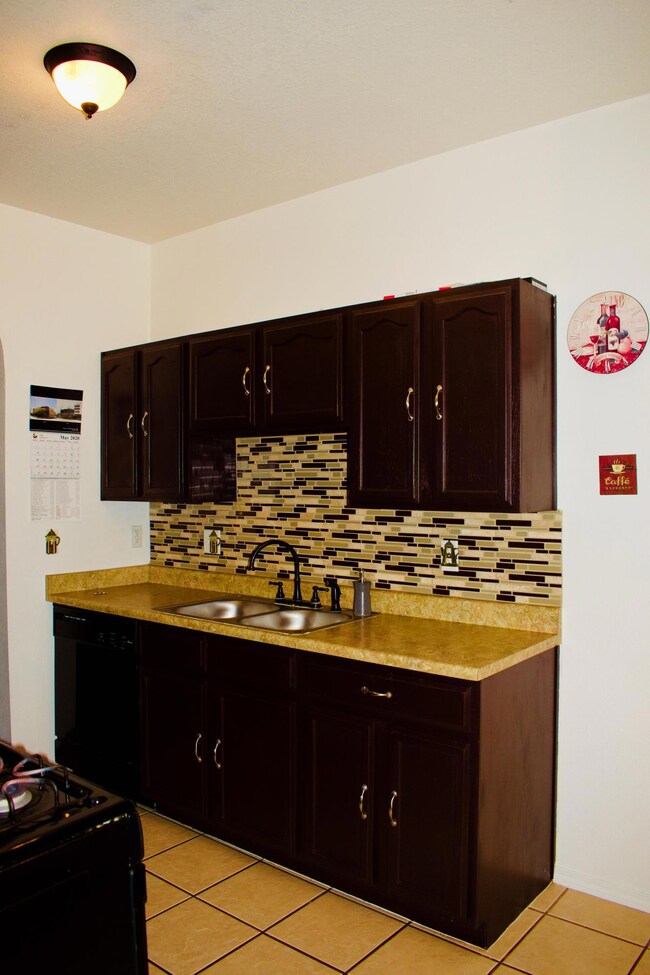 621 Villa Victoria Dr, El Paso, TX 79928 - photo 7