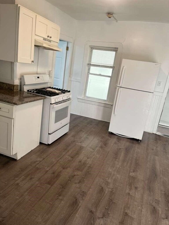 1709 Pleasant St unit 2W, Fall River, MA 02723 - photo 2