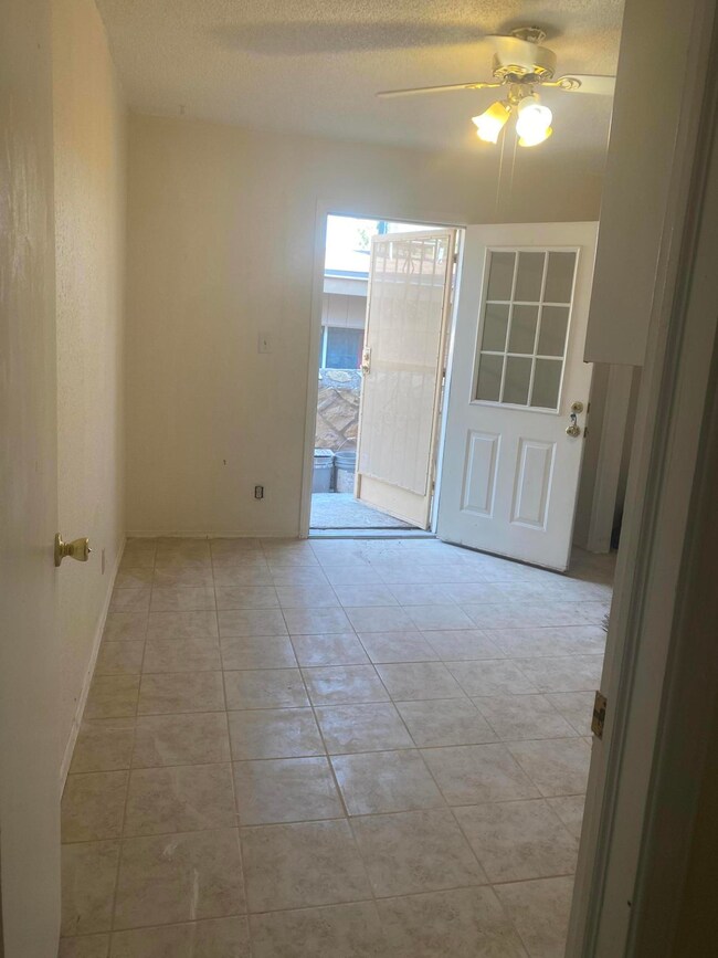 386 Mccune Rd unit Side Apt, El Paso, TX 79915 - photo 2