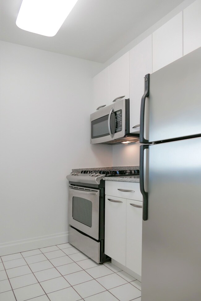 150 E 44th St unit 51-D, New York, NY 10017 - photo 7