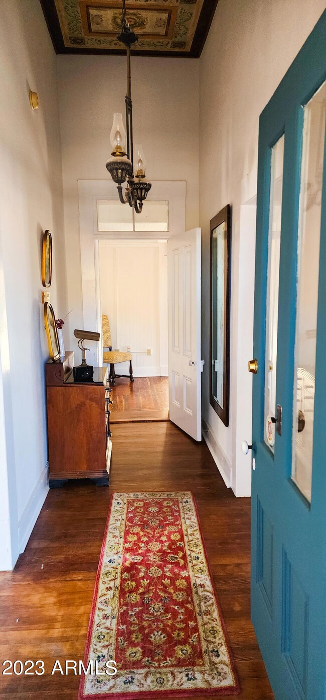 20230128_153805_hallway2_edited