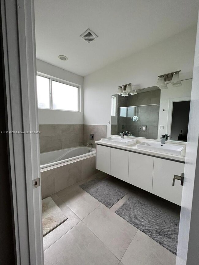 7221 NW 103rd Path unit 7221, Doral, FL 33178 - photo 6