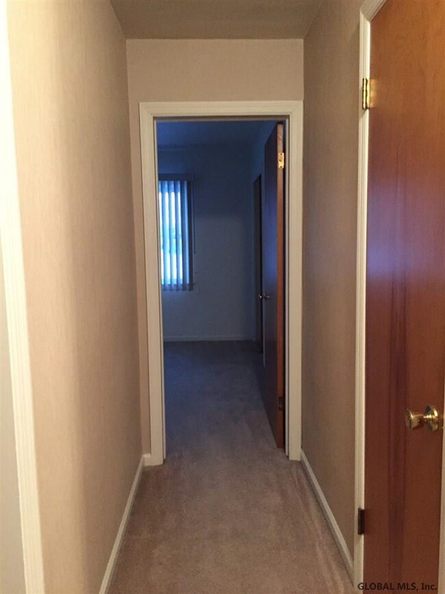 1004 John Alden Ln, Schenectady, NY 12306 - photo 4