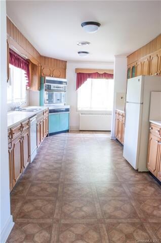 1014 E Broad St, Statesville, NC 28677 - photo 7