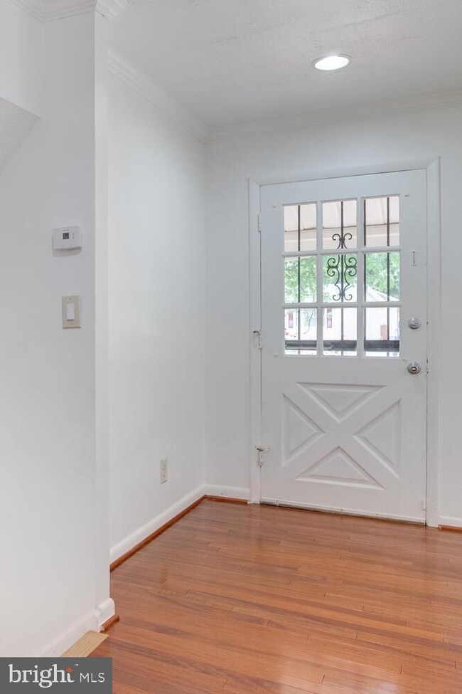 4220 Landgreen St, Rockville, MD 20853 - photo 5