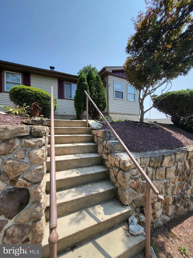 1326 Broadway Blvd, Reading, PA 19607 - photo 3