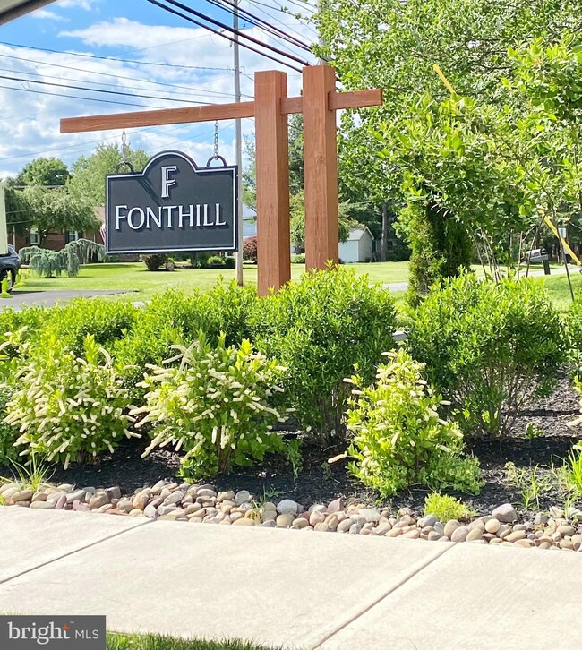 83 Fonthill Ct, Quakertown, PA 18951 - photo 2