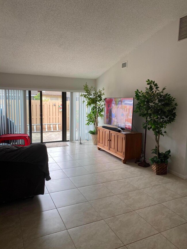 7544 Nova Dr unit 23, Davie, FL 33317 - photo 2