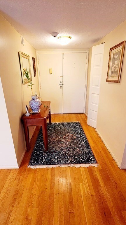 406 Paradise Rd unit 2T, Swampscott, MA 01907 - photo 3