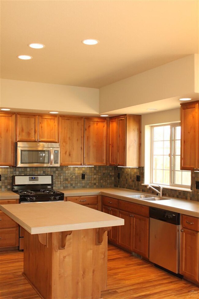 60963 SE Miles Ct, Bend, OR 97702 - photo 3