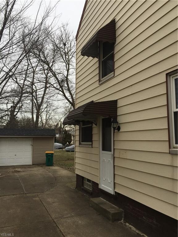 17911 North Blvd, Maple Heights, OH 44137 - photo 2