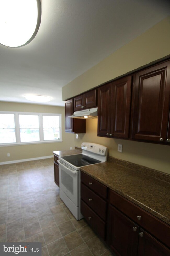 13027 Clarion Rd, Fort Washington, MD 20744 - photo 5