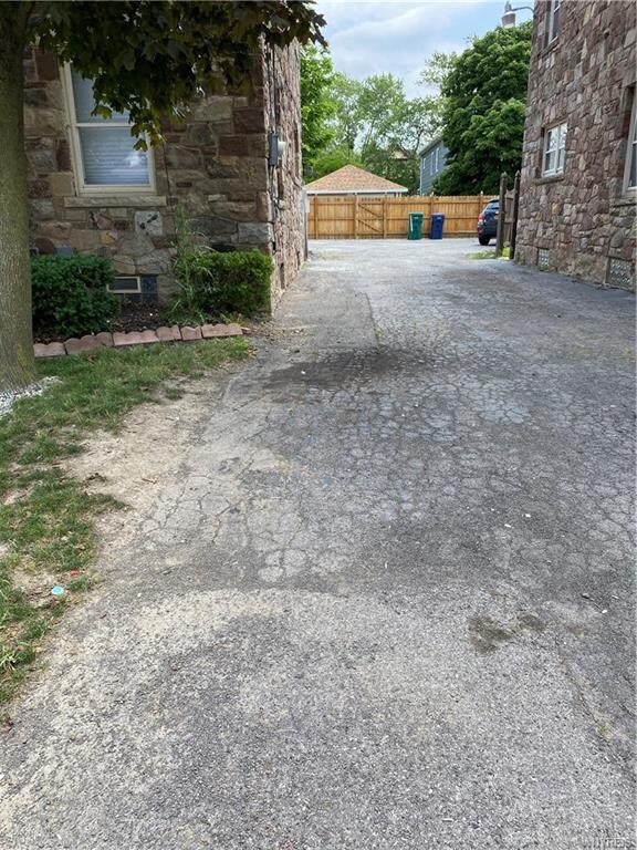 427 21st St, Niagara Falls, NY 14303 - photo 2
