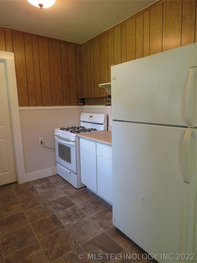 510 Locust Ave, Eufaula, OK 74432 - photo 5