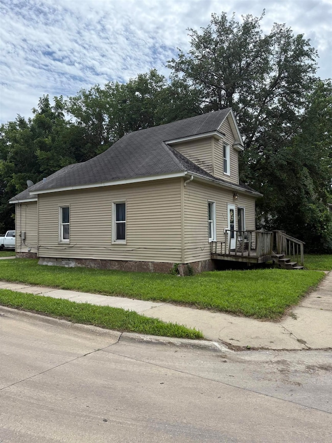 448 Cherry St, Waterloo, IA 50703 - photo 2