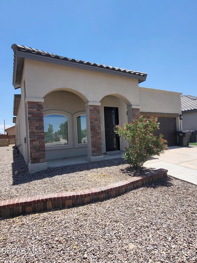 13662 Bradford St, Horizon City, TX 79928 - photo 2