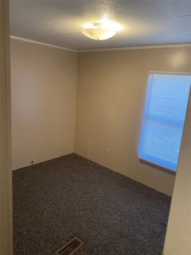 402 Otto St, East Bernard, TX 77435 - photo 6